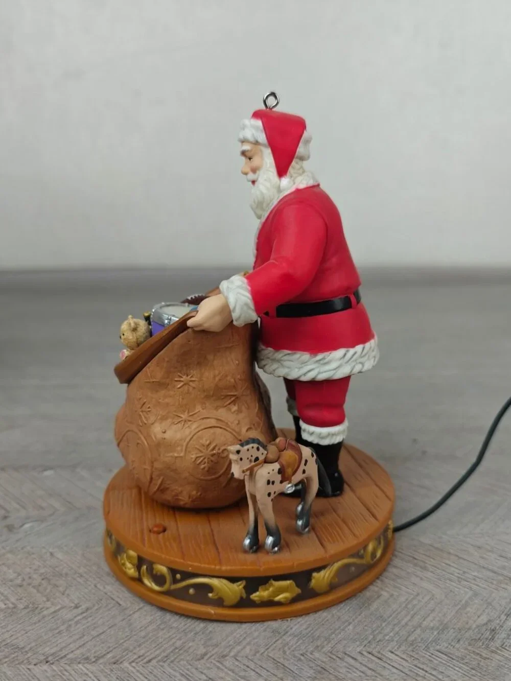 Hallmark 2015 Keepsake Ornament Packing Up The Toys Once Upon A Christmas Santa